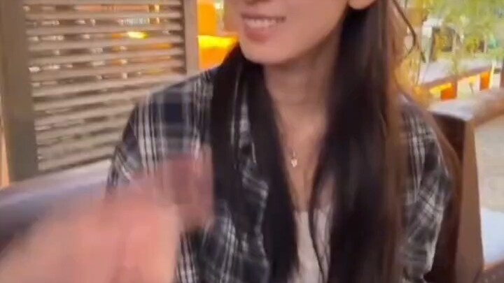 คุณอยากกอดฉันเหรอ？？？