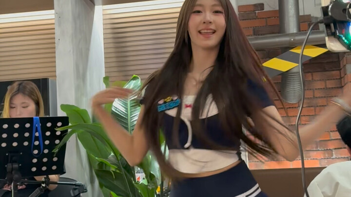 Yami Miss in Hangzhou's Broken Roadside BBQ Factory