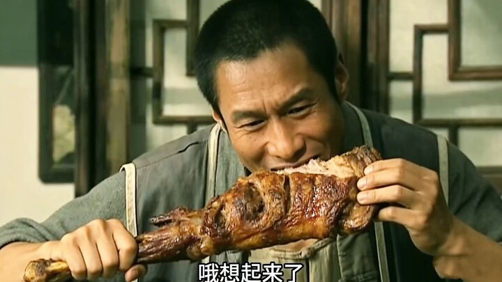 “Văn Tam đang ăn đùi cừu nướng lại chuẩn bị ăn đòn nữa rồi!”