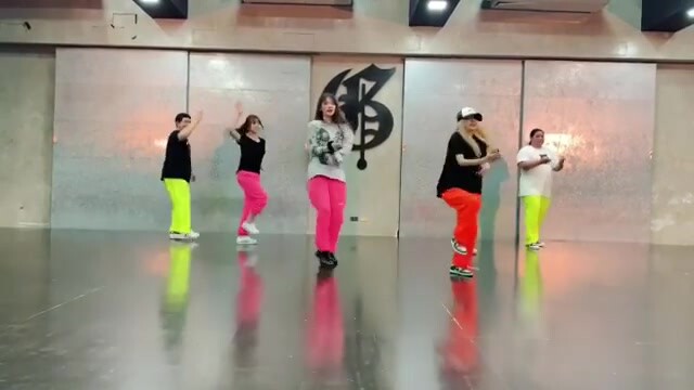 【DARA】Dara, quản lý và dancer YG tham gia thử thách nhảy theo ca khúc nổi tiếng Tala của Philippines