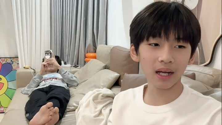 Em trai mãi mãi là người hầu trung thành nhất của anh trai.