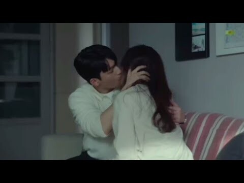 A Very Romantic Sofa Kiss in " The Midnight Romance in Hagwon "