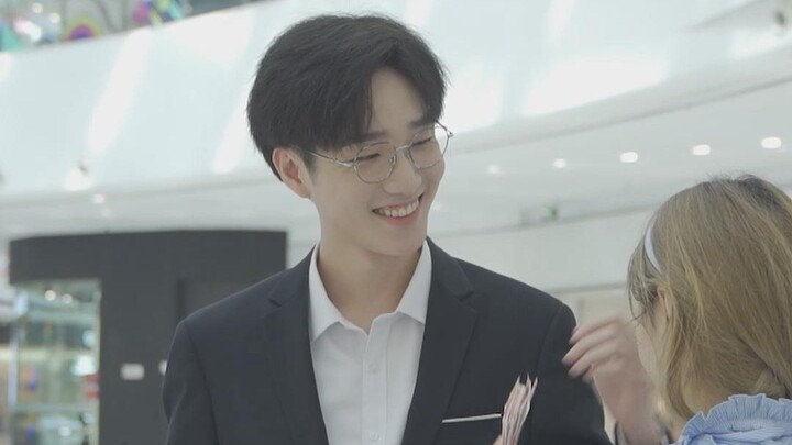 Apakah kamu akan memilih pria yang kekanak-kanakan namun mencintai dengan hangat, atau pria yang dew