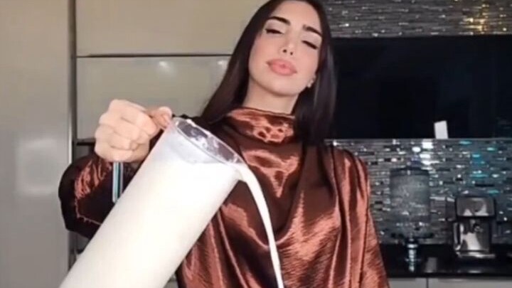 Support the queens as they slap this stinking bunch of white men hard!!!