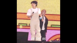 Scoups look like a father who's letting his exited son to play💎#seventeen #scoups #jun