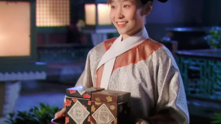 “ของพวกนี้แค่เห็นก็โมโหแล้ว จับไปให้เสี่ยวหยุ่นจื่อกินซะ” เสี่ยวหยุ่นจื่อ: ???