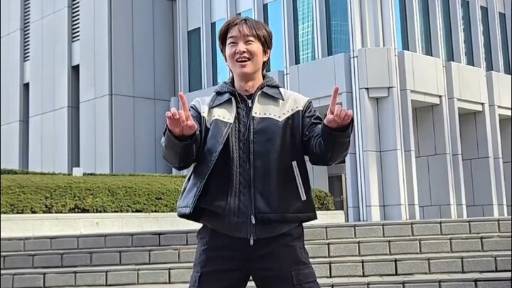 Eunhyuk's "Lucifer" dance Cha✨