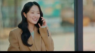 มันน่ารักมากที่ได้วิ่งไปข้างหลังซอนแจ มันน่ารักมากสำหรับคู่หนุ่มสาวที่ได้พูดคุยทางโทรศัพท์ ซอนแจกลาย