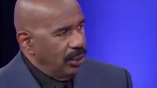 أعطني دولارين، يجب أن أذهب وأجلس على عربة الهزاز أمام السوبر ماركت لأرتّب علاقتهم.