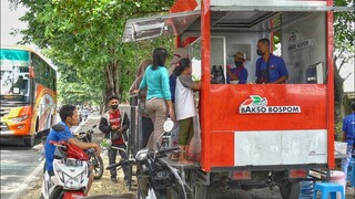 VIRAL DI BOJONEGORO !!! BOSPOM JUAL BAKSO ECERAN KUAH PERTAMAX || kuliner unik Bojonegoro