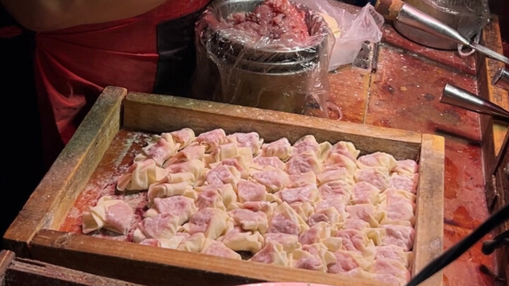 Há cảo nhỏ đặc sắc của Ôn Châu! Thịt chần sống thơm nức! Còn là quầy hàng tình thương nữa! Công nhân