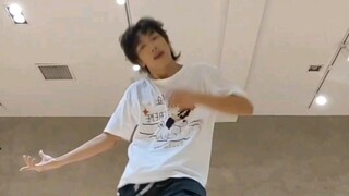 作为一名合格的（）苟明睿对RIIZE真爱真爱！神速翻跳boomboombass