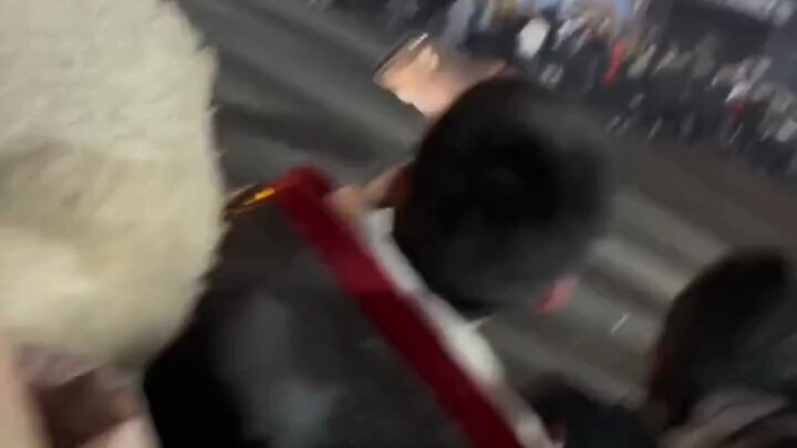 จี่หนาน มณฑลซานตง: น่าอายสุดๆ! ทุกคนมารวมตัวกันต้อนรับปีใหม่ แต่พอถึงเวลาเคานต์ดาวน์กลับรอได้แค่จรวด