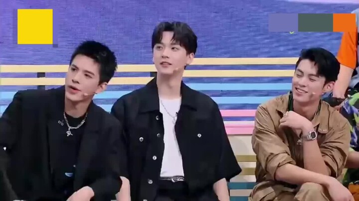 หวังลี่ซินเห็นอะไรเลี่ยนๆ ก็ชี้ไปที่ซูฉวนทันที นี่แหละพี่น้องตัวจริงไม่มีผิด