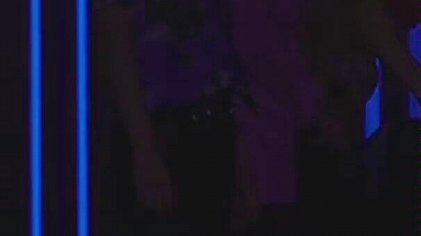 Lý Khải Sán / Bấm xem ngay clip trực tiếp “Cherry Bomb” cực phẩm, vừa trong sáng lại vừa bùng nổ!