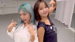 The original choreographer's version of cha is here! NMIXX's "Blue Valentine" dance challenge | Chor