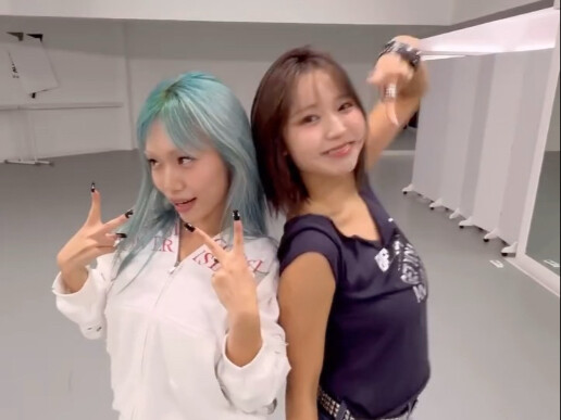 The original choreographer's version of cha is here! NMIXX's "Blue Valentine" dance challenge | Chor