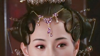 “好家伙！第一次见到一个剧组把额饰运用到如此丧心病狂的地步！”