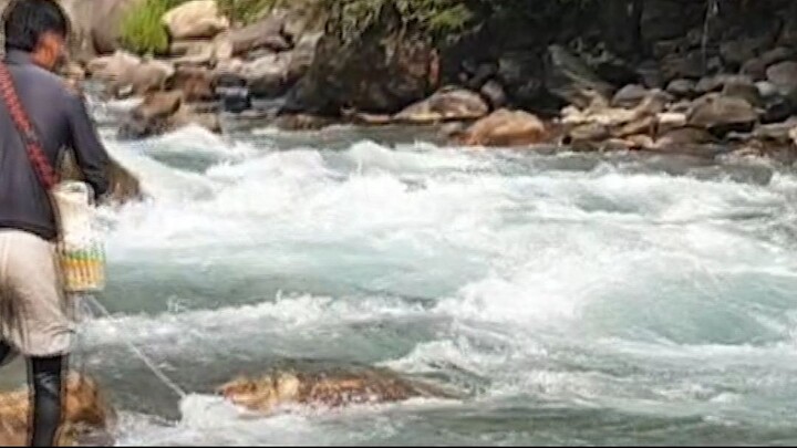 cast netting in Nepal | himalayan trout fishing technique |