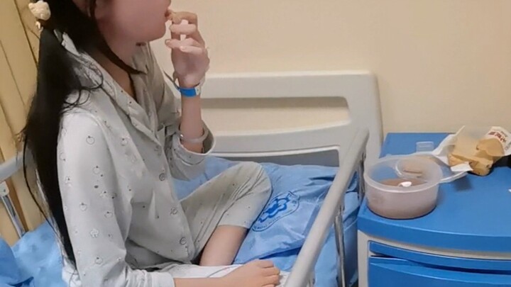 [Bệnh nhân chán ăn hôm nay đã thử ăn] Cuối cùng Tiểu Đồng Kỳ cũng chịu ăn rồi, dù cuối cùng vẫn khó 