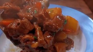 Khách hàng phàn nàn rằng món ăn chưa chín, nên đầu bếp bảo anh ta rẽ trái. Hướng dẫn về "Thịt bò hầm