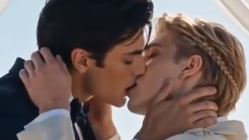 Kiss On The Crest