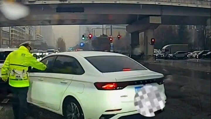 Car behind: 😡😃😄😆😂
