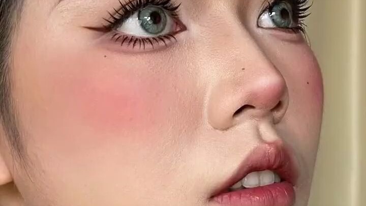 May this be the motivation for your makeup in the new year?