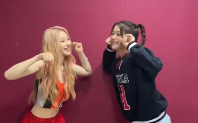 KNOCK major dance collaboration!!! Lee Chae-yeon and Shen Xiaoting!!!