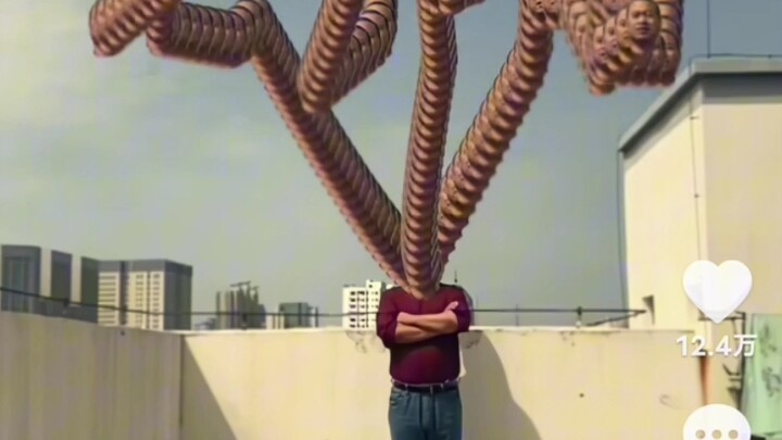 Cứ tưởng bìa đã đủ kỳ quái rồi, ai ngờ video còn kỳ quái hơn.