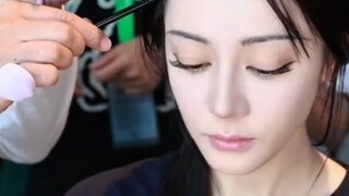 การแต่งหน้าและทรงผมใหม่นี่ทำให้เจ้าหมาเจียนี่ดึงดูดคนใหม่ๆ จริงๆ