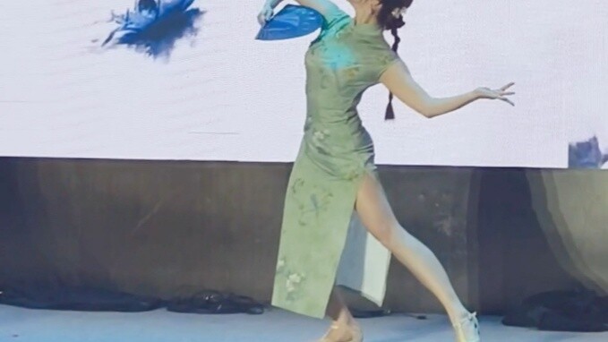 The most beautiful cheongsam dance at the Shenzhen Annual Meeting