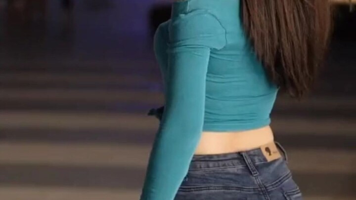 الجينز الضيق أبدًا رائع جدًا YYDS