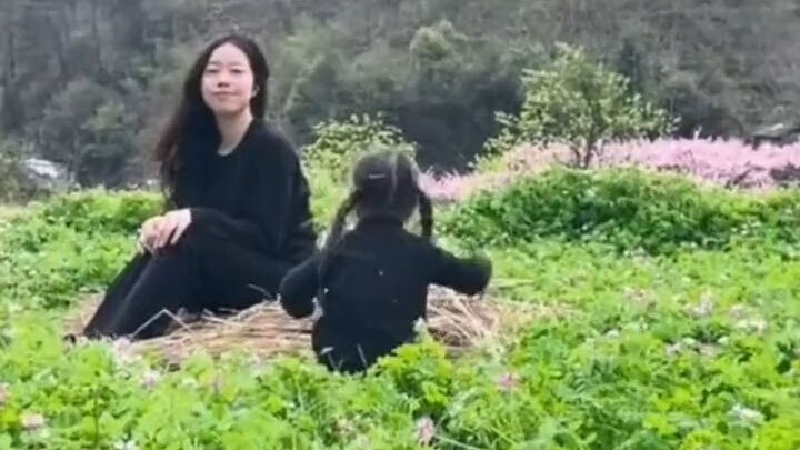 Sau khi kết hôn, cô gái “sao chép” một phiên bản mini của chính mình. Cô nói: “Ngay từ trước khi cướ