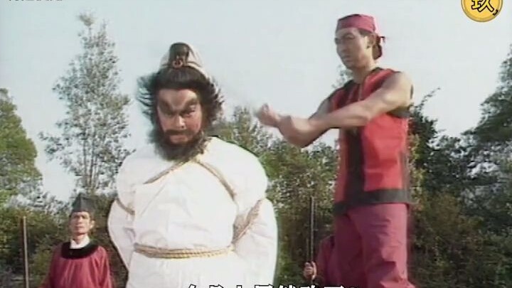 แค่มนุษย์ธรรมดาคนหนึ่งกลับฟันไม่ตาย แถมดาบยังหักเป็นสองท่อน ทำให้ชาวบ้านที่มุงดูต่างพากันตะลึง!