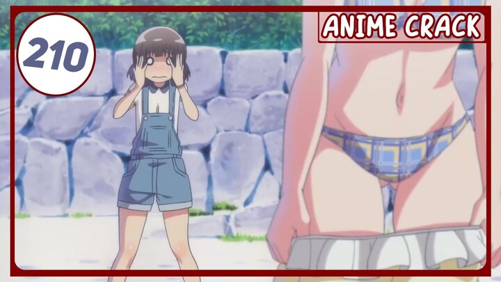 Kenapa cewe gila ini lepas baju didepan umum?