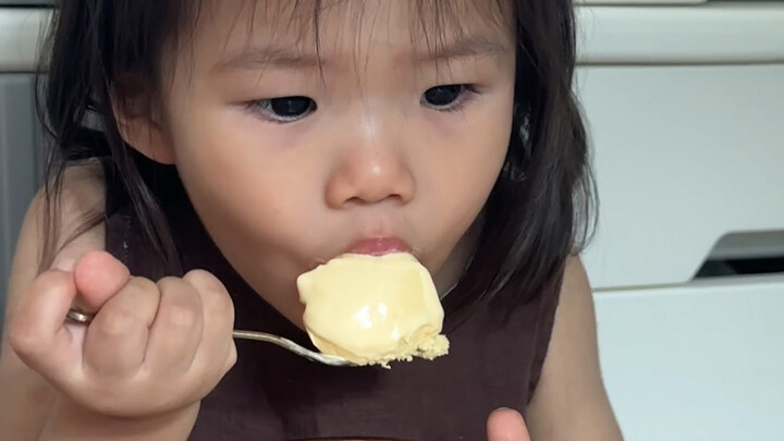 آيس كريم فانيليا منزلي اللذيذ لدرجة تجعلك تسجد له!