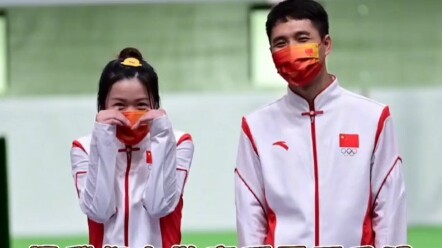 Chuyện cùng nhau chạy theo thần tượng hai chiều thế này, chẳng biết phải ghen tị với ai nữa.