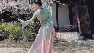 Liu Boru's original classical dance Spring March