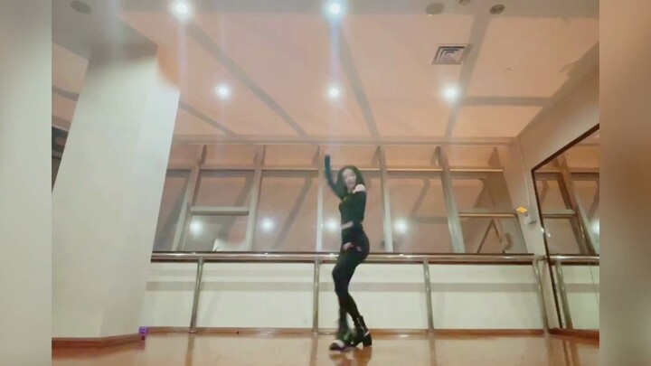 [Từ Giai Kỳ] [Gió trong, trăng sáng, hoa nở] Tiệc tất niên của đoàn làm phim, Nguyệt Giang sẽ cùng c