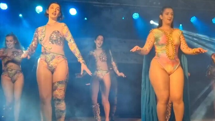 The man who tilled the fields was very happy when the arts and culture went to the countryside to ho