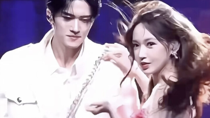 Quả nhiên xem nhảy phải xem ở phòng tập, sân khấu chính thức chịu nhiều tác động từ ngoại cảnh!