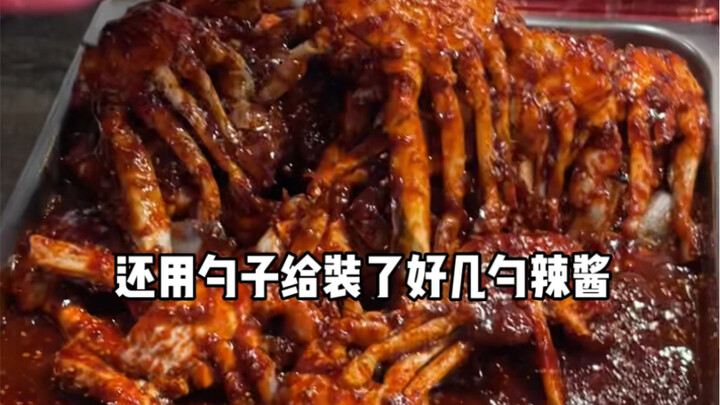ปูดองซอสเผ็ดจัดในตลาดดั้งเดิมของเกาหลี กินคู่กับซุปปลาทอดอร่อยจนลืมไม่ลง!! #อาหารเกาหลี #อาหารริมทาง
