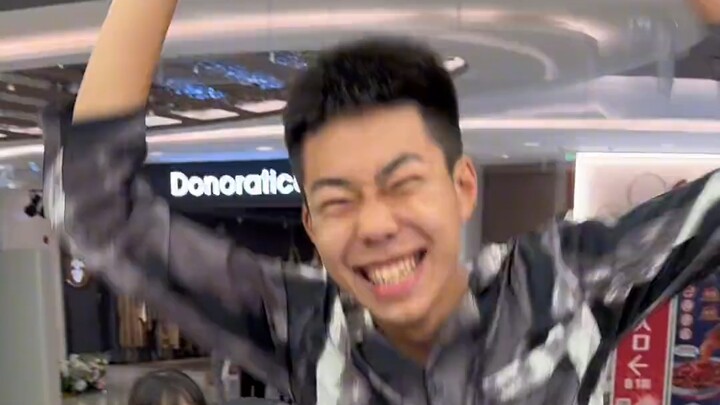 เมื่อหนุ่มสุดคูลมาเจอกับหัวเว่ย สมาร์ทโฟนพับได้สามทบ