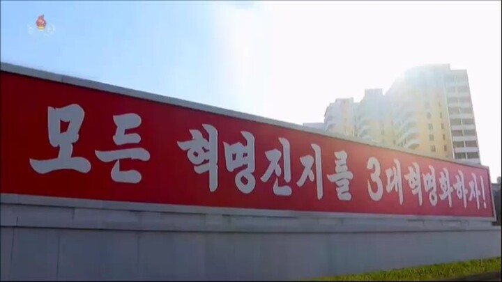 Movimento pela bandeira vermelha das três revoluções