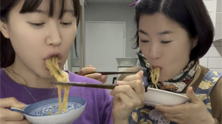 ชาวเกาหลีทำมันบดคลุกเส้นให้คุณแม่เป็นครั้งแรก!!