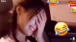 في وقت لاحق فقط اكتشفت أن أجرة السيارة التي تبلغ سبعة يوانات لا تسمح بمناقشة المشاعر!