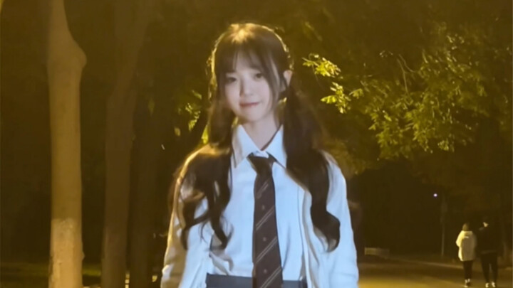 The last sweet girl dance of autumn You (=I)