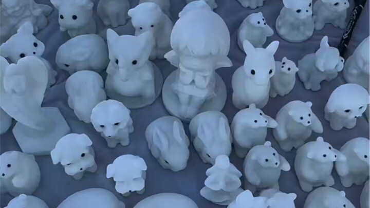 Wow, so many little animals—let’s slice them open and see what’s inside!