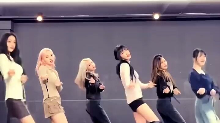 Cả nhóm GFriend thử thách VIVIZ với ca khúc "Maniac"